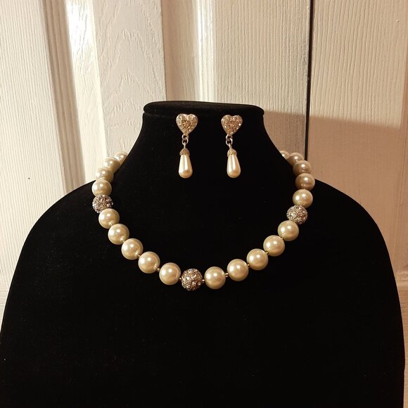 VINTAGE Ivory Pearl Drop Earrings and Necklace Set with Crystals - Picture 7 of 10
